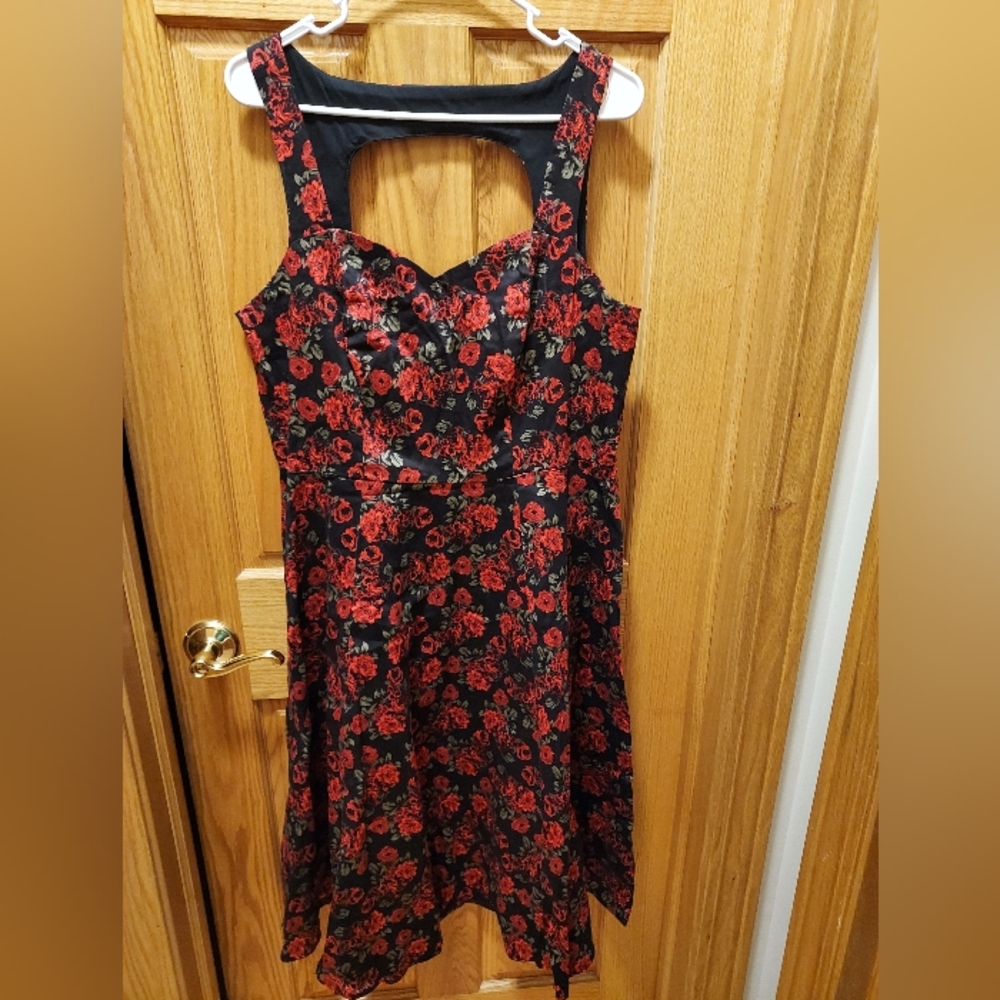 Torrid Size 14 (1X/XL) Black sleeveless dress with Red Rose Pattern Sweetheart